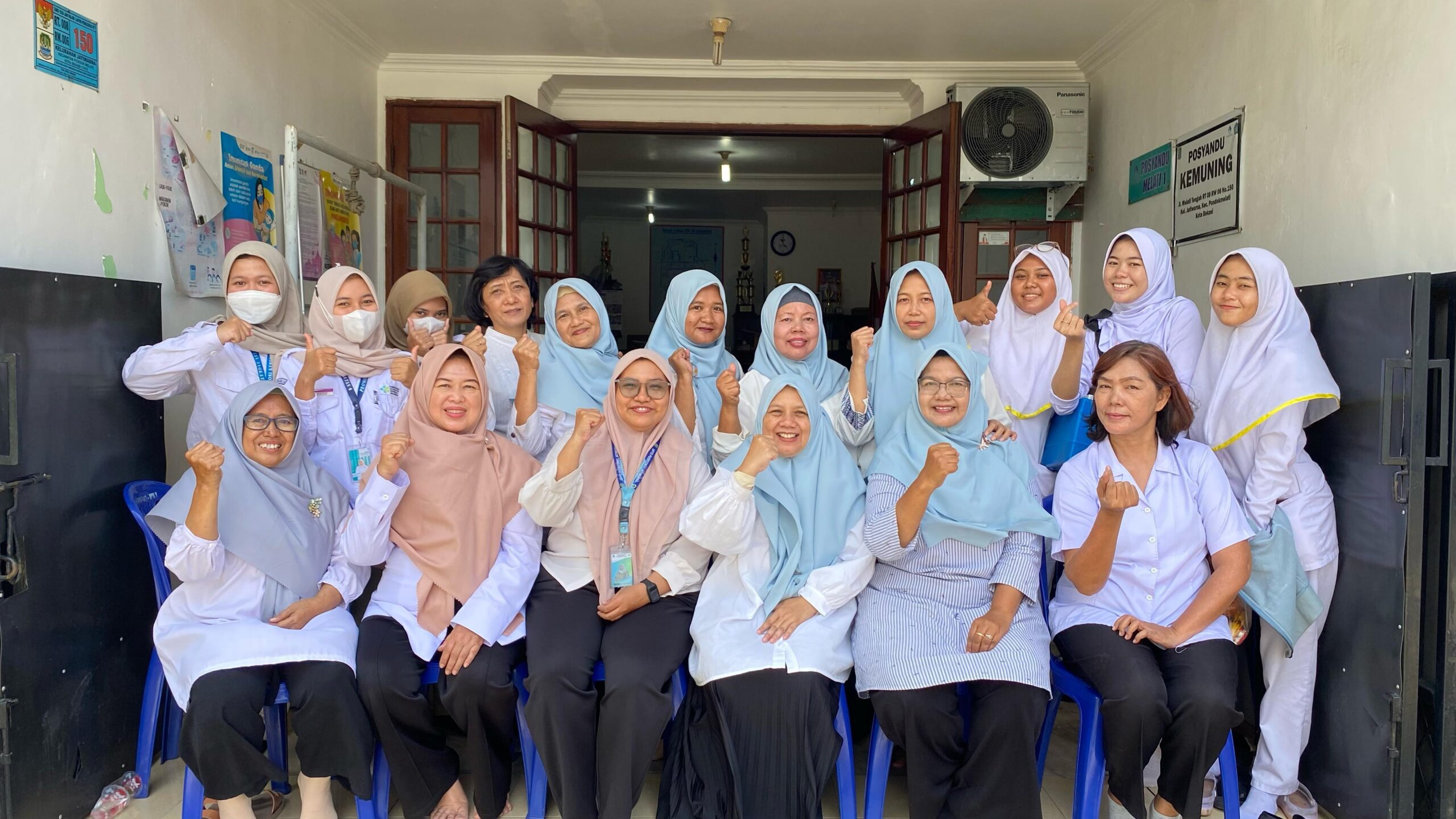 Mahasiswa Praktik Klinik Keperawatan Keluarga dan Gerontik di Kegiatan Posyandu Kemuning, Wilayah Kerja Puskesmas Jati Warna Bekas